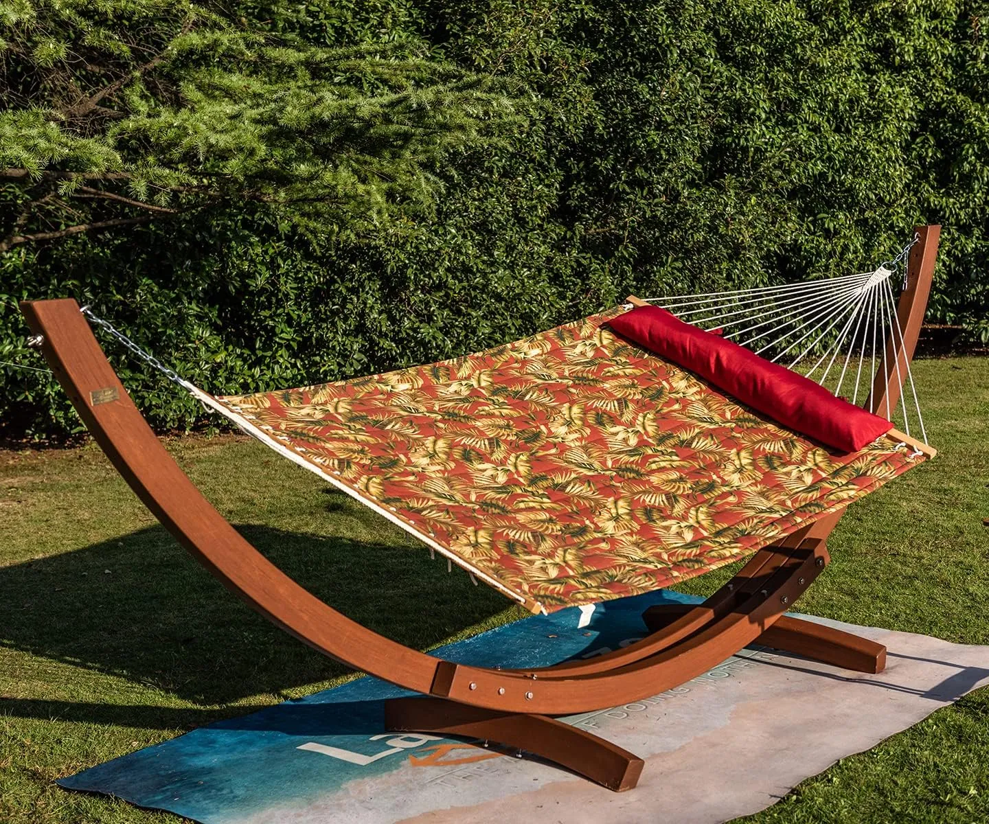 Lazy Daze Quilted Fabric Hammock with Spreader Bar, 2-Person Double Hammock for Outside Patio Poolside Backyard Beach, 450 lbs Capacity, Red Leaf
