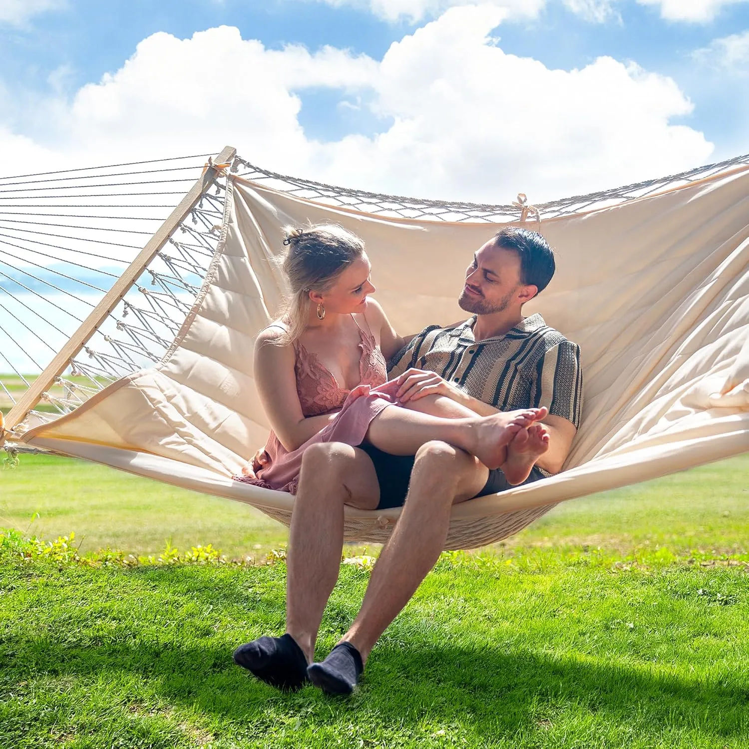SUNCREAT 2 Person Hammock with Hardwood Spreader Bar, Outdoor Rope Hammock with Polyester Pad, 475 lbs Capacity, Beige