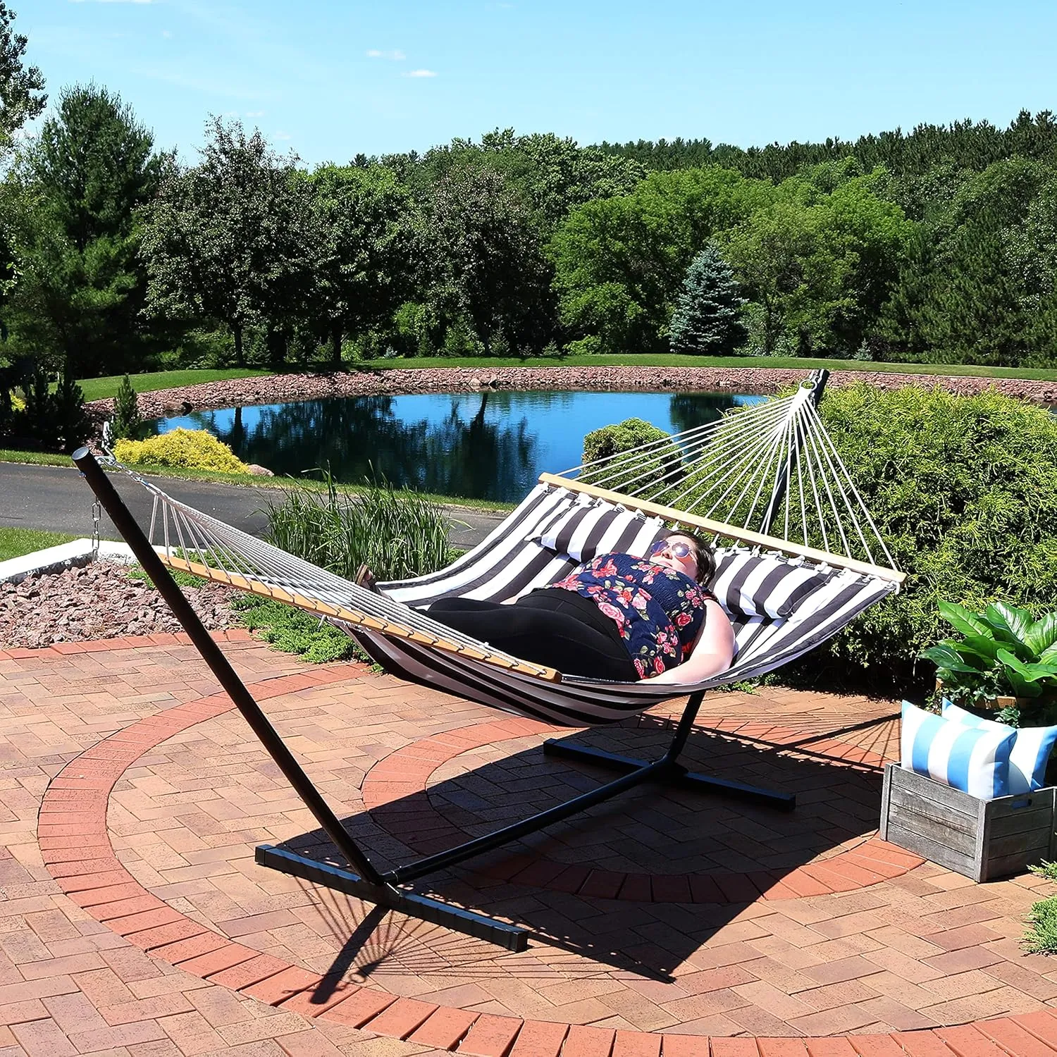 Sunnydaze Quilted Double Hammock with Stand for Outside - 350-Pound Capacity 2-Person Hammock with Stand - 12-Foot Stand - Black and White