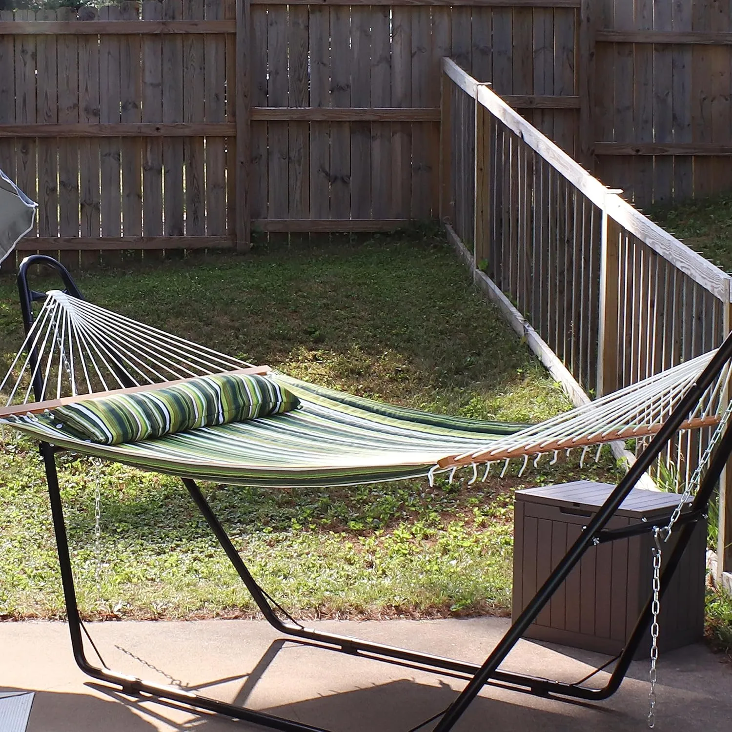 Sunnydaze Quilted Outdoor Hammock with Spreader Bars - Heavy-Duty 450-Pound Capacity Double Hammock for Outside - Melon Stripe